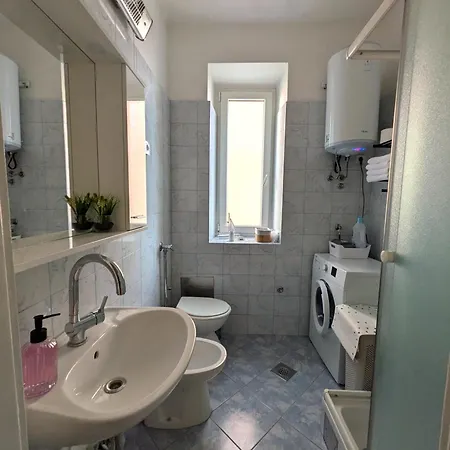Charming High-ceiling Near Center Apartman *